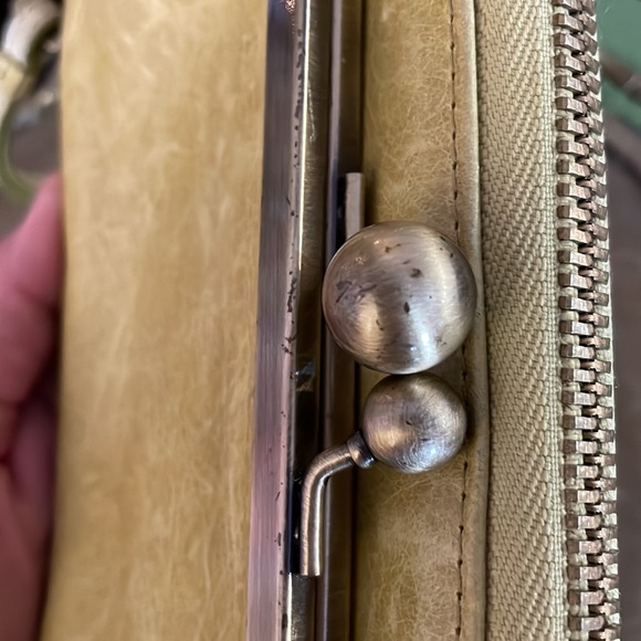 Hobo Wallet Billfold Kiss lock Citron - Picture 8 of 13